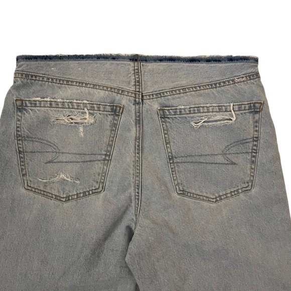 American Eagle Distressed 90s Straight Leg Light Wash Denim Jeans Size 6 - Picture 8 of 11